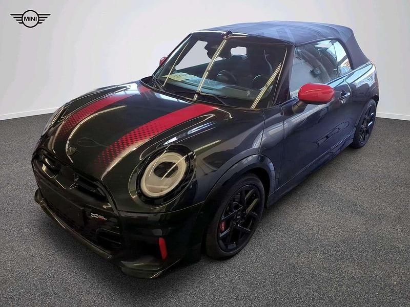 Grau Gebraucht 2024 Mini John Cooper Works Cabriolet Cabrio | 43.272 € (Etwas zu teuer) - Bild 1/4