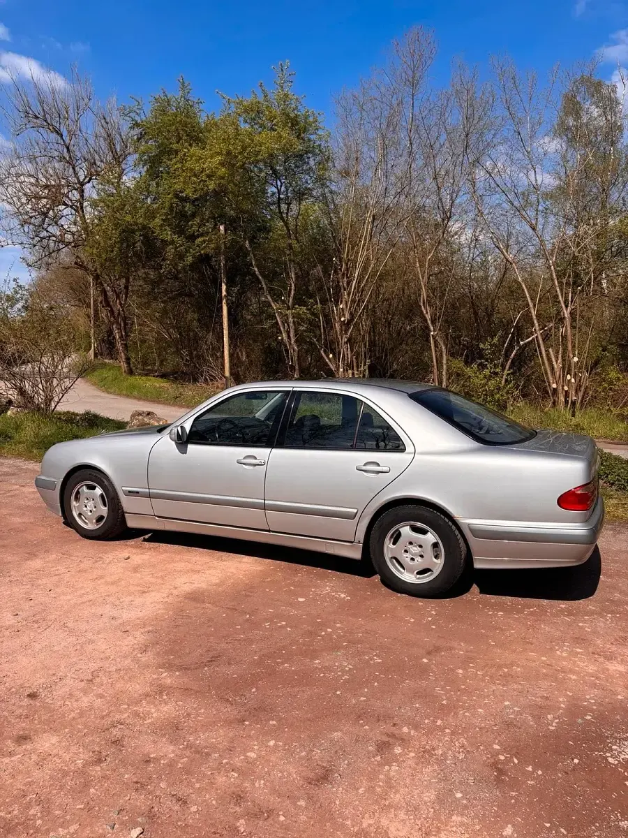 Occasion Mercedes E200 163 ch (119 kW) 2000 Argent Berline