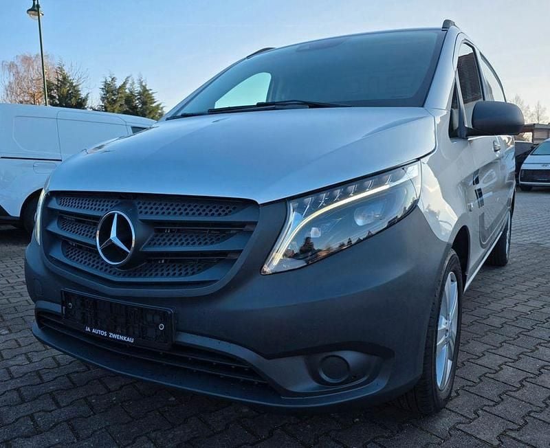 Gebraucht Mercedes Vito 163 PS (119 kW) 2023 Silber Van