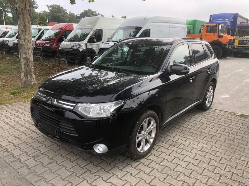 Schwarz Gebraucht 2012 Mitsubishi Outlander Instyle SUV | 7.490 € (Fairer Preis) - Bild 1/4