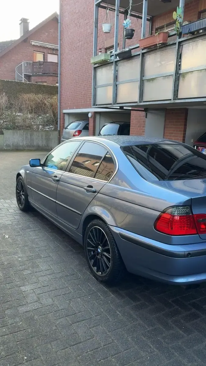 Gebraucht BMW 320 170 PS (125 kW) 2002 Blau Limousine