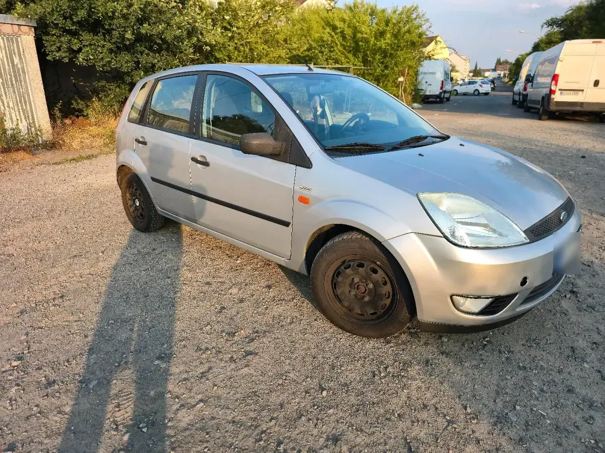 Gebraucht Ford Fiesta 68 PS (50 kW) 2004 Grau Kleinwagen