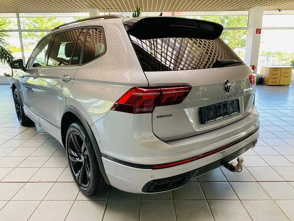 Gebraucht VW Tiguan Allspace R-line 190 PS (139 kW) 2024 Silber SUV