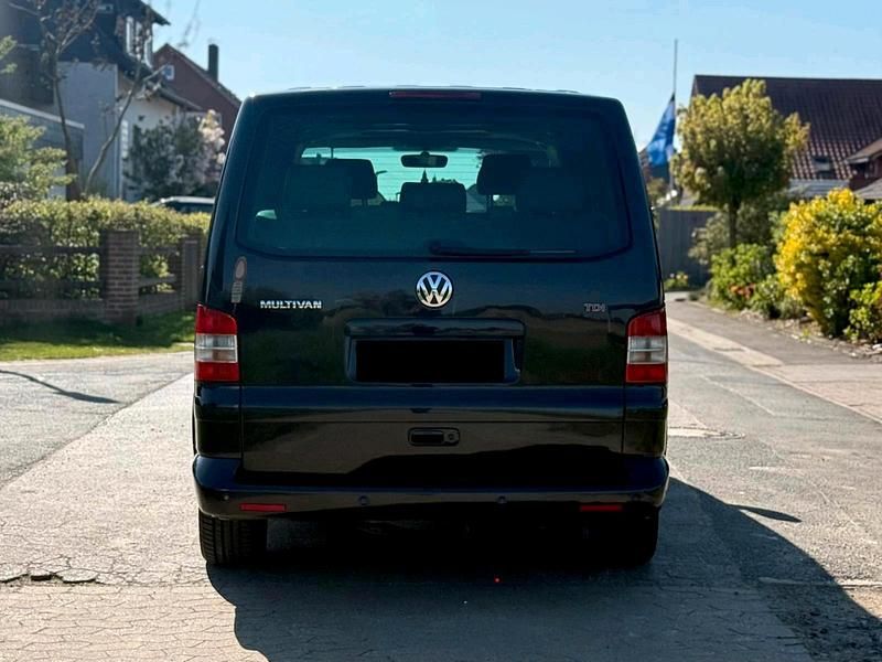 Używany VW Multivan 174 KM (127 kW) 2025 Czarny Minivan