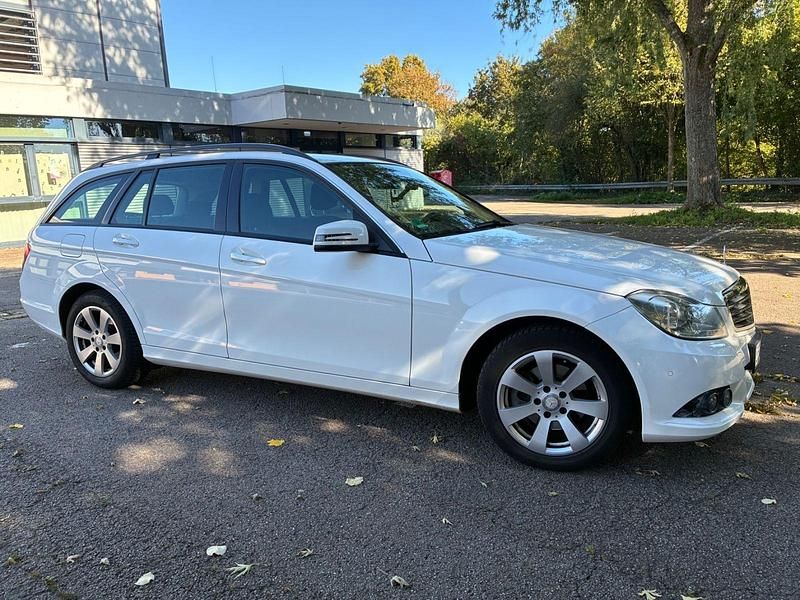 Weiß Gebraucht 2013 Mercedes C180 Kombi | 11.900 € (Guter Preis) - Bild 1/4