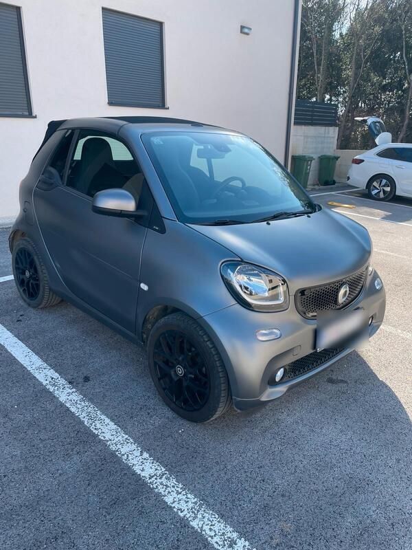 Grau Gebraucht 2018 Smart ForTwo Cabrio Prime Cabrio | 16.900 € (Fairer Preis) - Bild 1/4