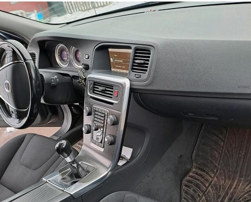 Gebraucht Volvo V60 163 PS (119 kW) 2011 Grau Kombi