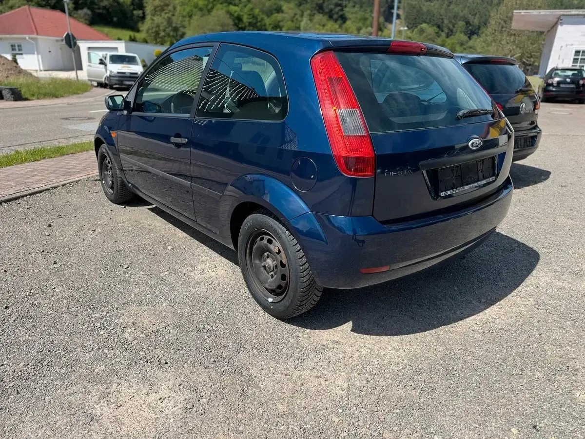 Gebraucht Ford Fiesta 69 PS (50 kW) 2005 Blau Kleinwagen