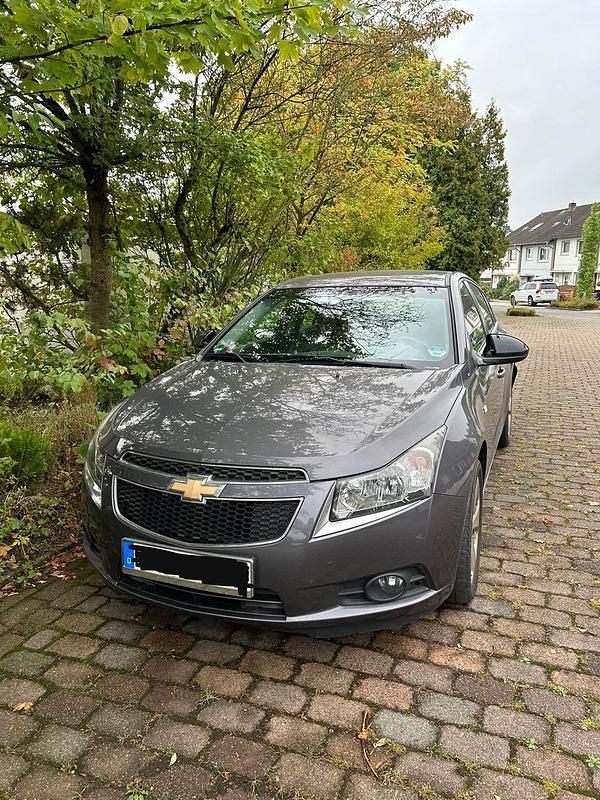 Grau Gebraucht 2012 Chevrolet Cruze LT Kleinwagen | 4.000 € (Guter Preis) - Bild 1/4