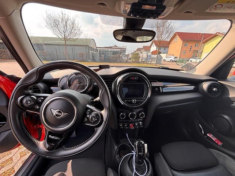 Gebraucht Mini Cooper 95 PS (69 kW) 2019 Rot Kleinwagen