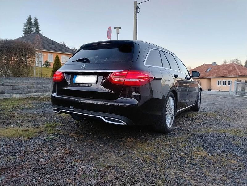 Gebraucht Mercedes C180 Avantgarde 116 PS (85 kW) 2015 Schwarz Kombi