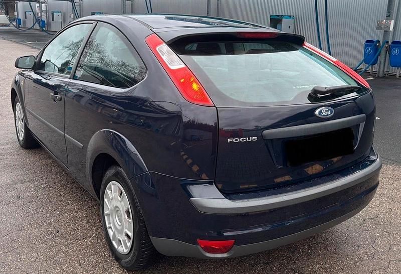 Second-hand Ford Focus 80 CP (58 kW) 2006 Albastru Hatchback