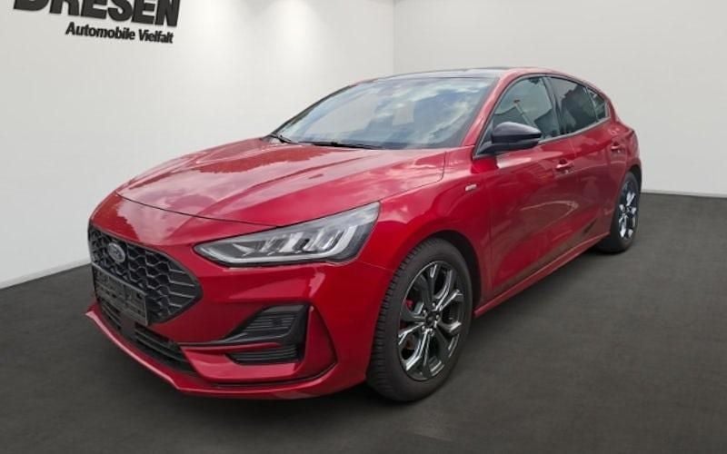 Rot Gebraucht 2024 Ford Focus ST-Line X Limousine | 24.750 € (Guter Preis) - Bild 1/4