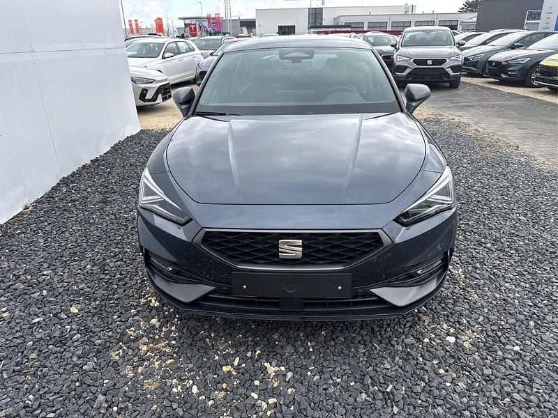 Neu Seat Leon FR 150 PS (110 kW) 2026 Magnet grau s7s7 Limousine