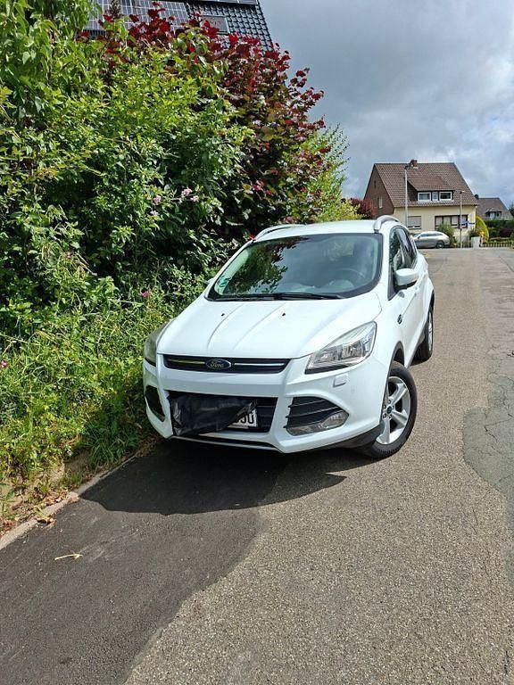 Weiß Gebraucht 2015 Ford Kuga SYNC Edition SUV | 10.800 € (Guter Preis) - Bild 1/4