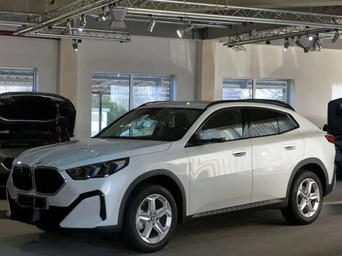 Gebraucht BMW X2 Sport Line 150 PS (110 kW) 2024 Mineralweiss metallic SUV