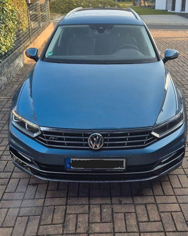 Gebraucht VW Passat Highline 190 PS (139 kW) 2017 Blau Kombi