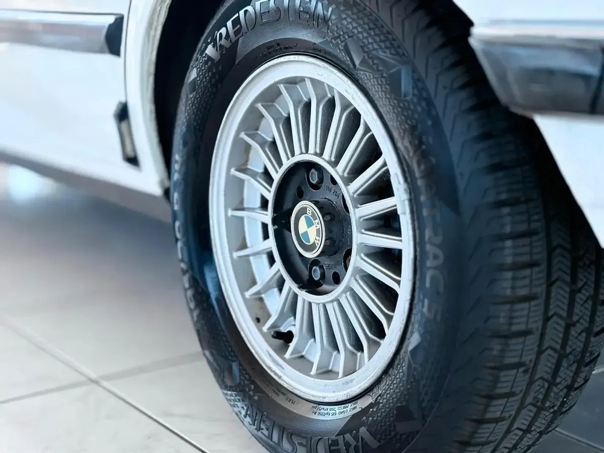 Brugt BMW 525 122 HK (89 kW) 1986 Hvid Sedan