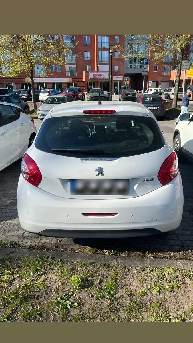 Gebraucht Peugeot 208 90 PS (66 kW) 2015 Weiß Kleinwagen