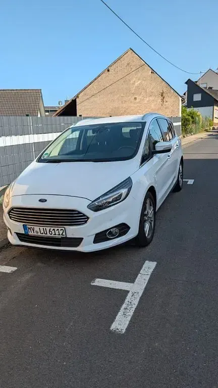 Gebraucht Ford S-MAX Titanium 160 PS (117 kW) 2018 Weiß Van / Kleinbus