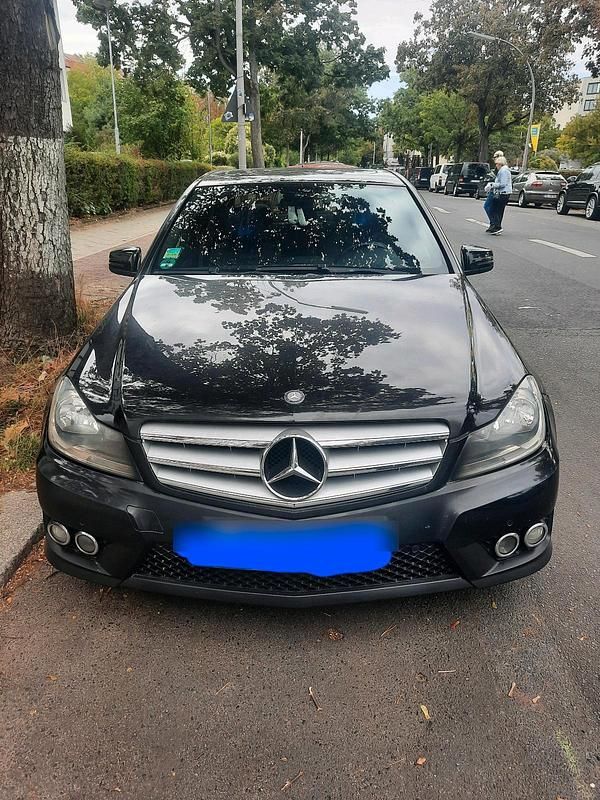 Schwarz Gebraucht 2011 Mercedes C250 Limousine | 6.300 € (Fairer Preis) - Bild 1/4