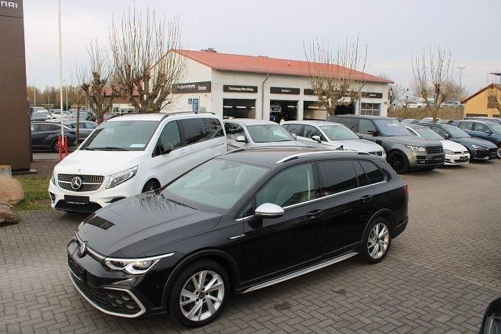 Gebraucht VW Golf Alltrack 200 PS (147 kW) 2023 Deep black perleffekt Kombi