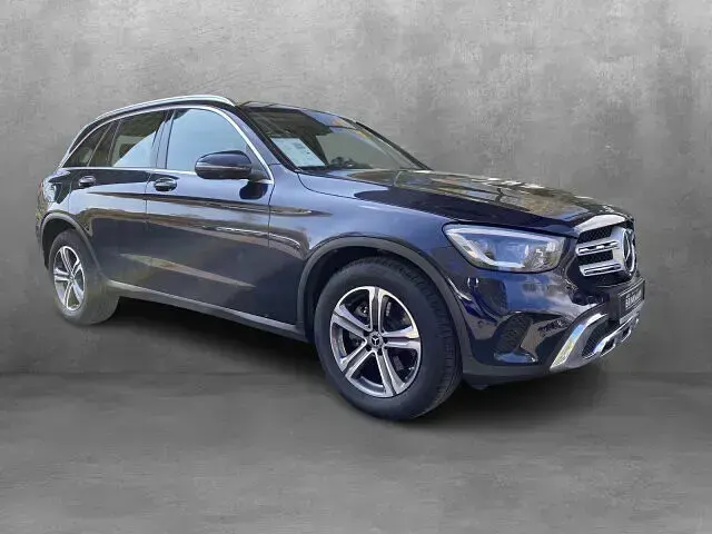Gebraucht Mercedes GLC200 Exclusive 197 PS (144 kW) 2020 Cavansitblau metallic SUV