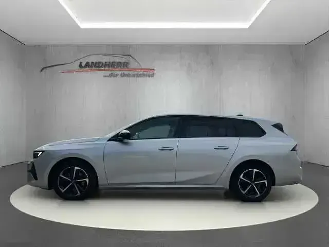 Gebraucht Opel Astra 131 PS (96 kW) 2024 Kristall silber (metallic) Kleinwagen