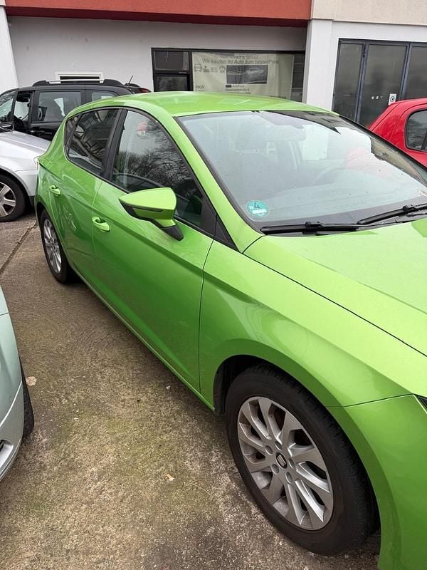 Grün Gebraucht 2014 Seat Leon ST Kombi | 7.150 € (Fairer Preis) - Bild 1/4