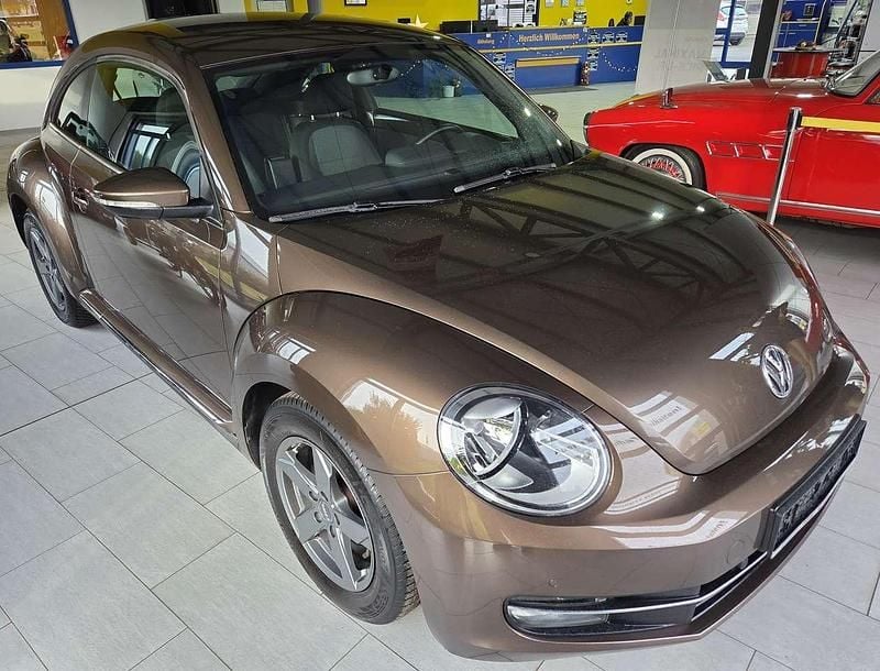 Toffeebraun metallic Gebraucht 2012 VW Beetle Design Limousine | 7.480 € (Guter Preis) - Bild 1/4