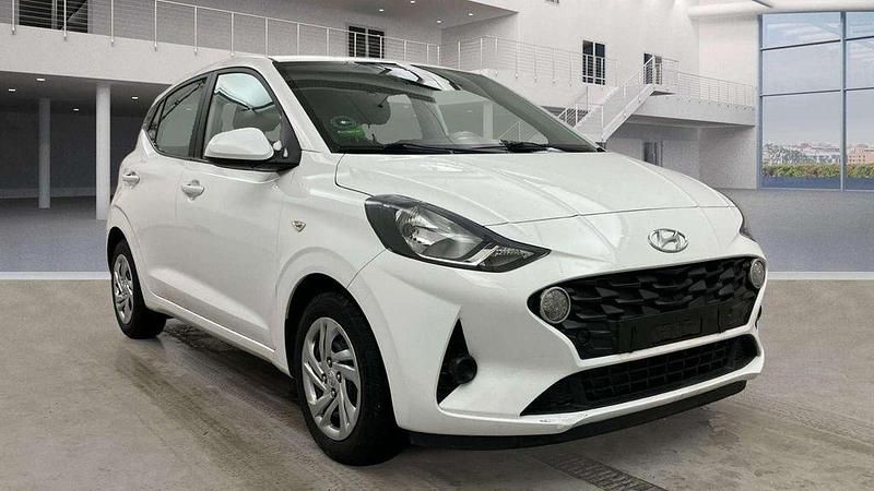 Gebraucht Hyundai i10 Advanced 67 PS (49 kW) 2023 Weiß Kleinwagen