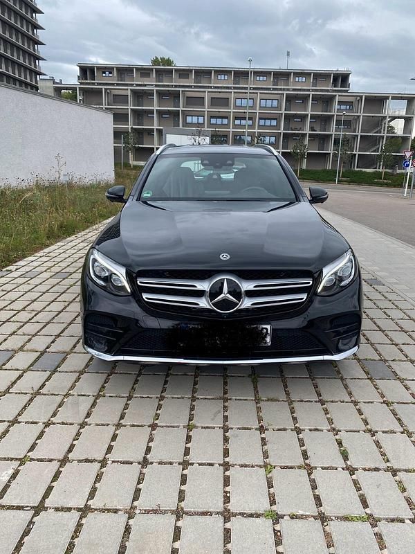 Schwarz Gebraucht 2019 Mercedes GLC250 AMG line SUV | 31.200 € (Fairer Preis) - Bild 1/4