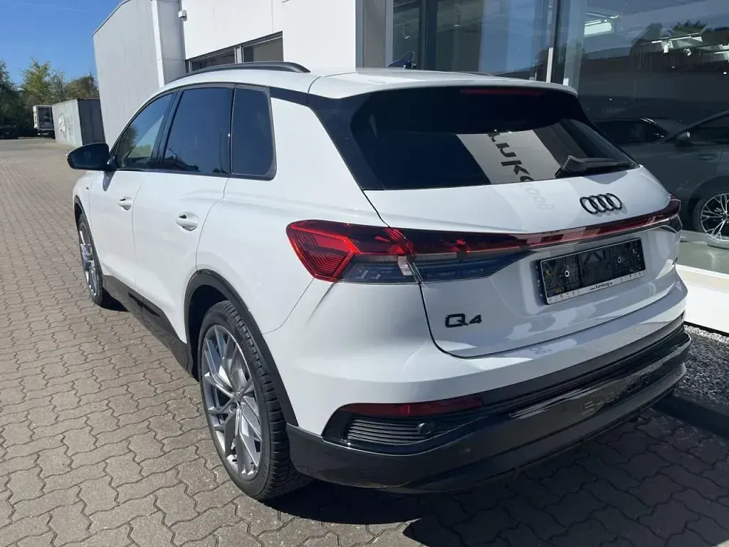 Second-hand Audi e-tron S-Line 250 kW (340 CP) 2024 Alb SUV