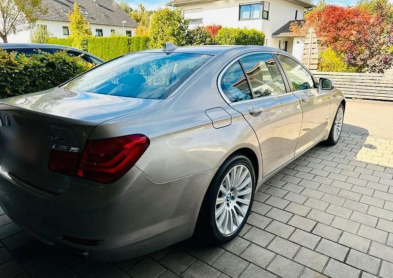 Gebraucht BMW 740L 326 PS (239 kW) 2010 Gold Limousine