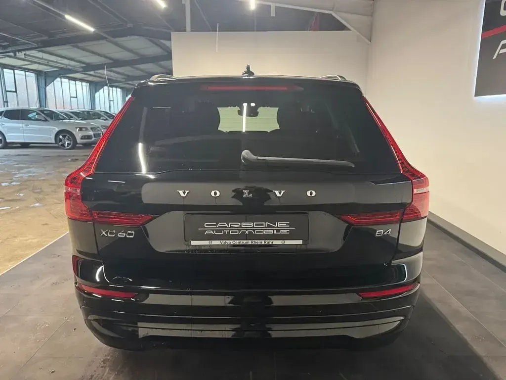 Gebraucht Volvo XC60 Core 197 PS (144 kW) 2022 Schwarz SUV