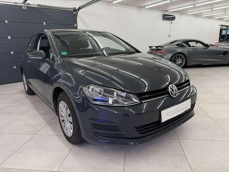 Grau Gebraucht 2016 VW Golf VII Trendline Limousine | 9.550 € (Superpreis) - Bild 1/4