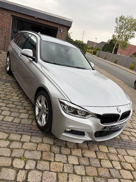 Silber Gebraucht 2017 BMW 320 M Sport Kombi | 14.590 € (Superpreis) - Bild 1/4