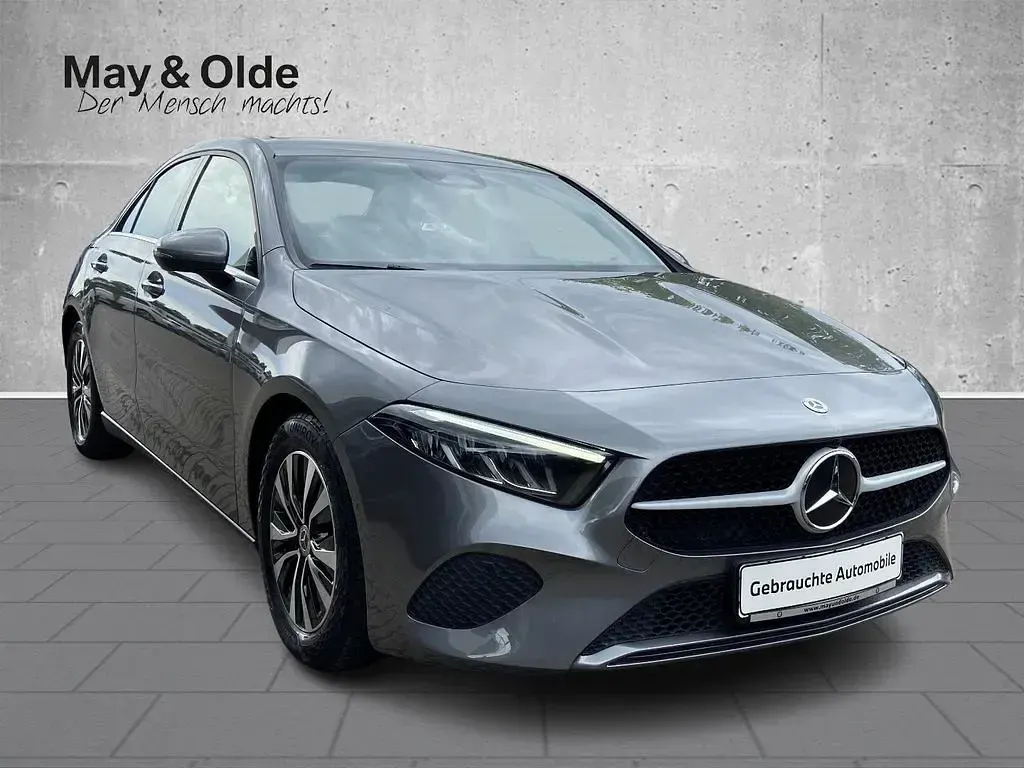 Gebraucht Mercedes A180 116 PS (85 kW) 2023 Grau Limousine
