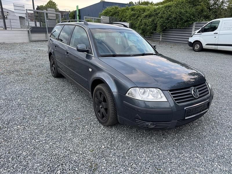 Grau Gebraucht 2005 VW Passat Kombi | 400 € (Superpreis) - Bild 1/4