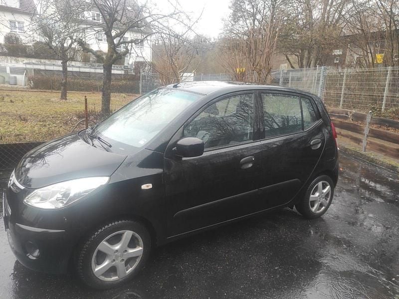 Gebraucht Hyundai i10 69 PS (50 kW) 2011 Schwarz Kleinwagen