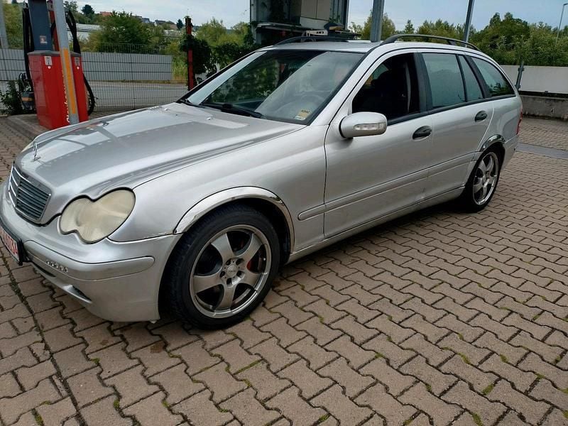 Silber Gebraucht 2001 Mercedes C180 Kombi | 1.500 € - Bild 1/4