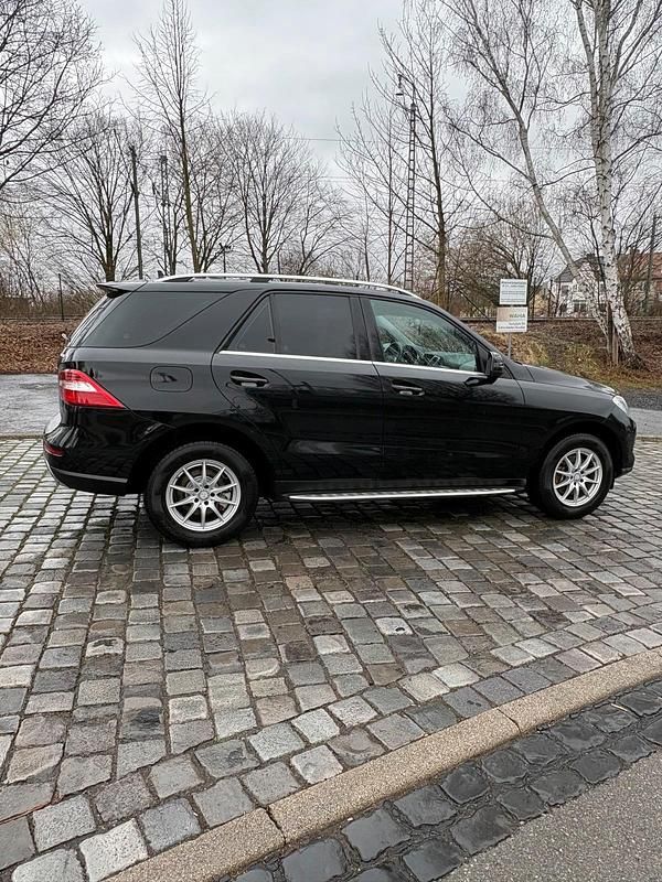 Gebraucht Mercedes ML350 258 PS (189 kW) 2013 Schwarz SUV