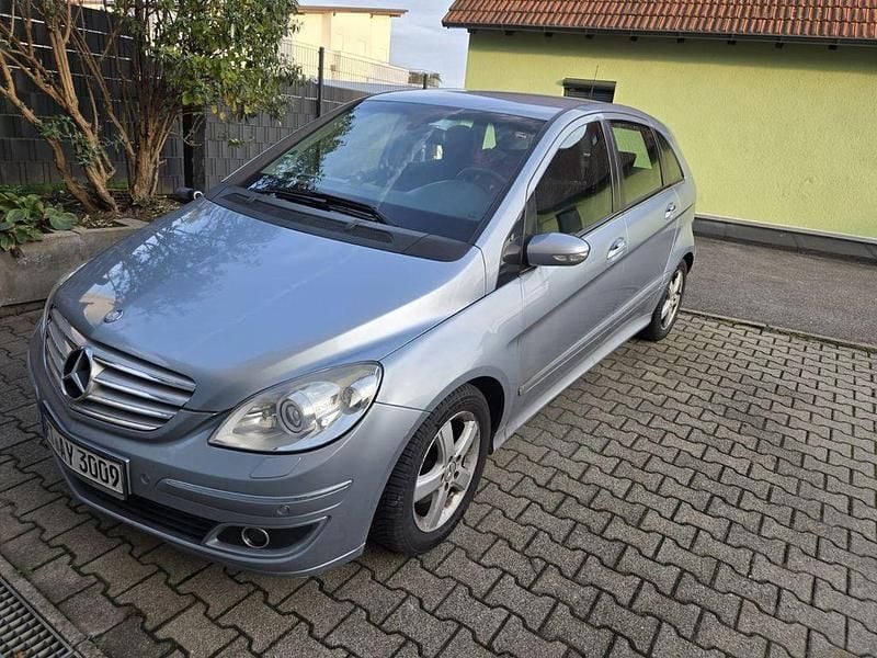 Grau Gebraucht 2008 Mercedes B170 Van / Kleinbus | 4.500 € (Fairer Preis) - Bild 1/4