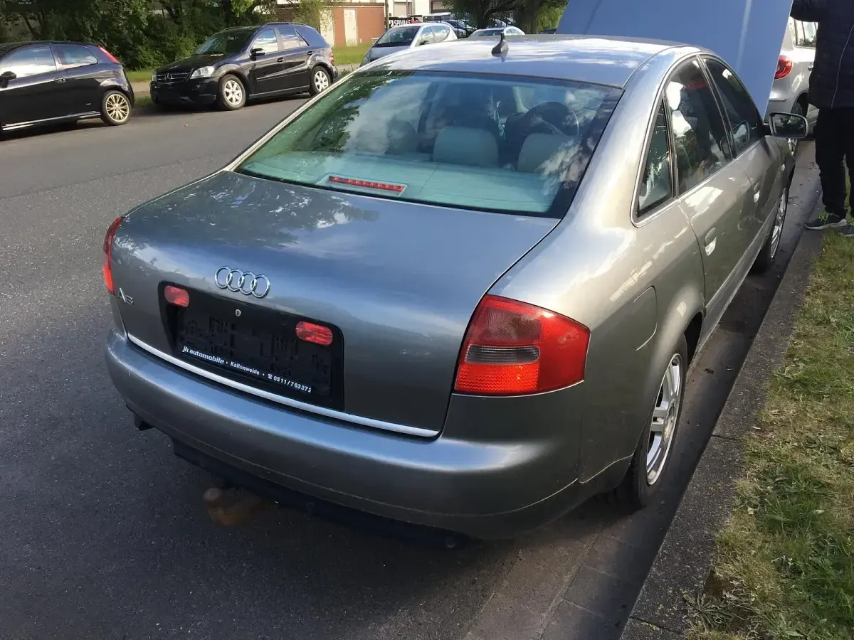 Usado Audi A6 170 HP (125 kW) 2003 Cinzento Sedan