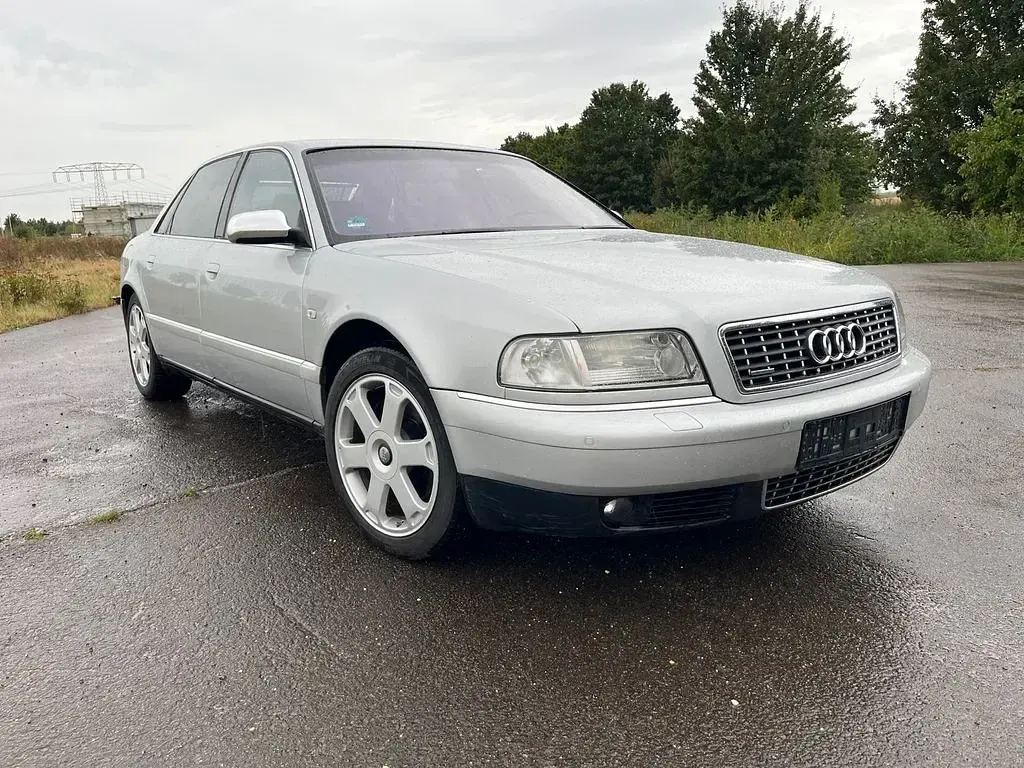 Second-hand Audi A8L Comfort 310 CP (228 kW) 2001 Argintiu Berlinǎ
