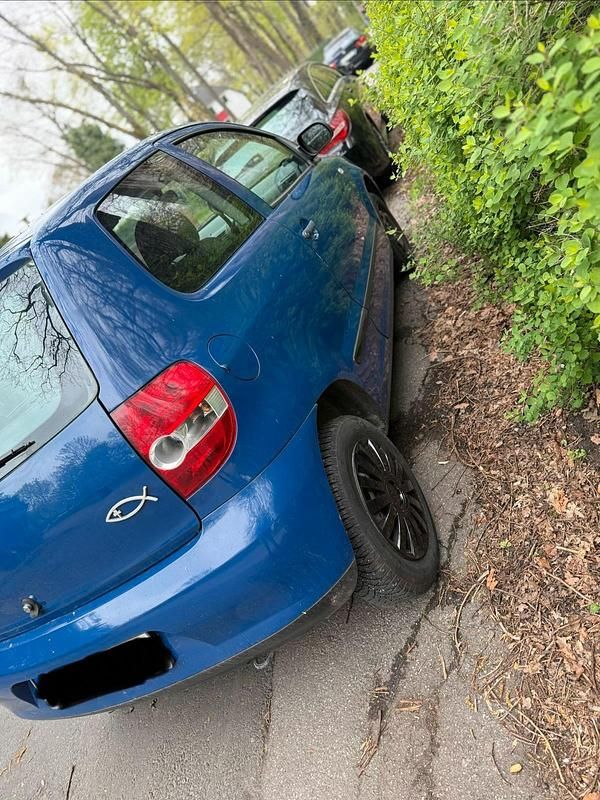 Second-hand VW Fox 55 CP (40 kW) 2006 Albastru Hatchback