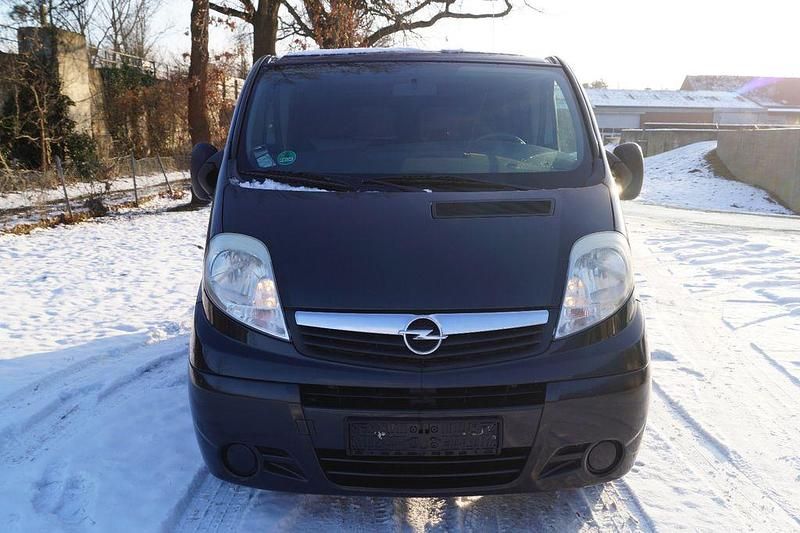 Gebraucht Opel Vivaro 114 PS (83 kW) 2011 Schwarz Van / Kleinbus