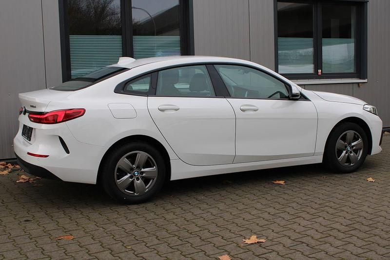 Weiß Gebraucht 2022 BMW 216 Coupé | 20.990 € (Fairer Preis) - Bild 1/4