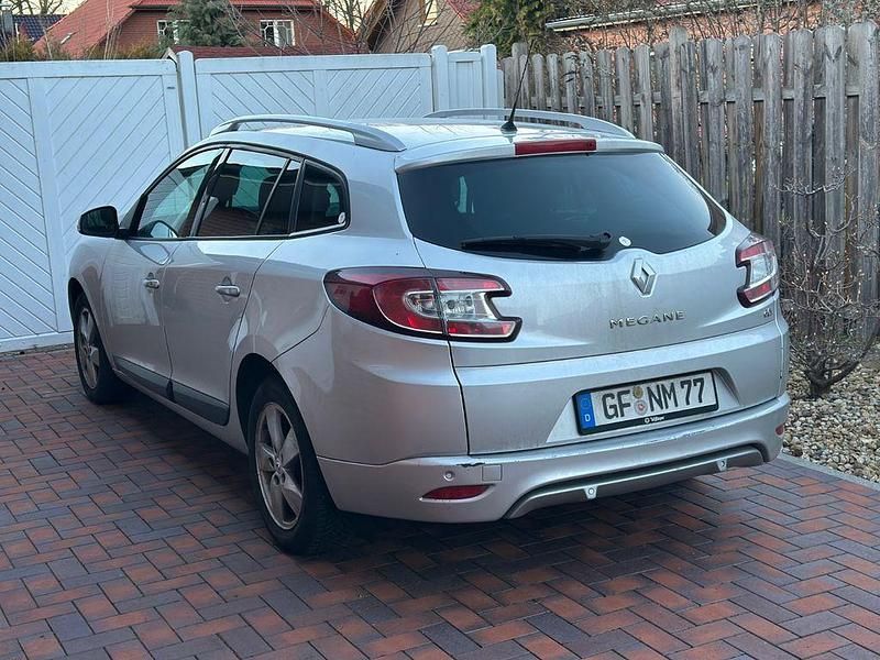Gebraucht Renault Mégane III 106 PS (77 kW) 2009 Silber Limousine