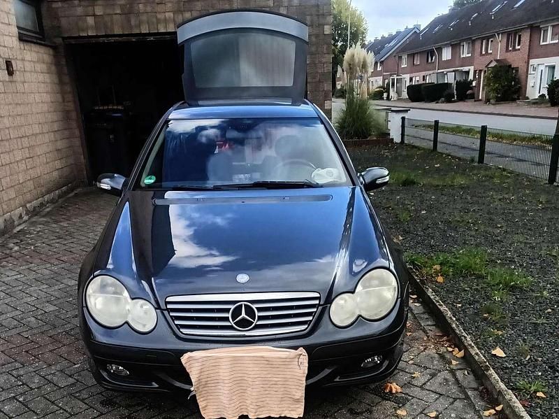 Grau Gebraucht 2004 Mercedes 180 Limousine | 5.500 € - Bild 1/4